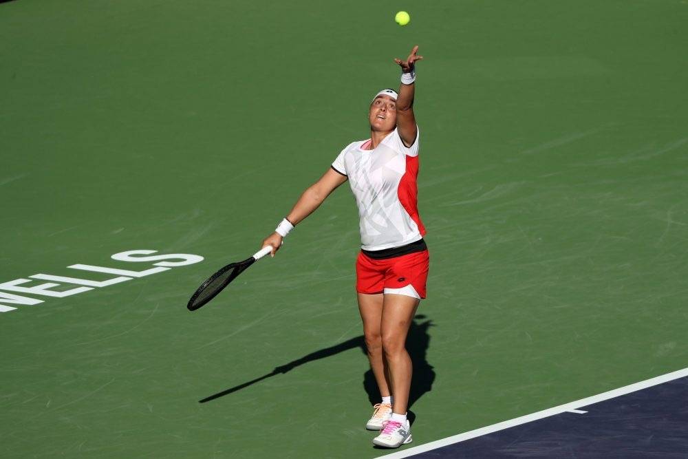 保持足够的 保持足够的